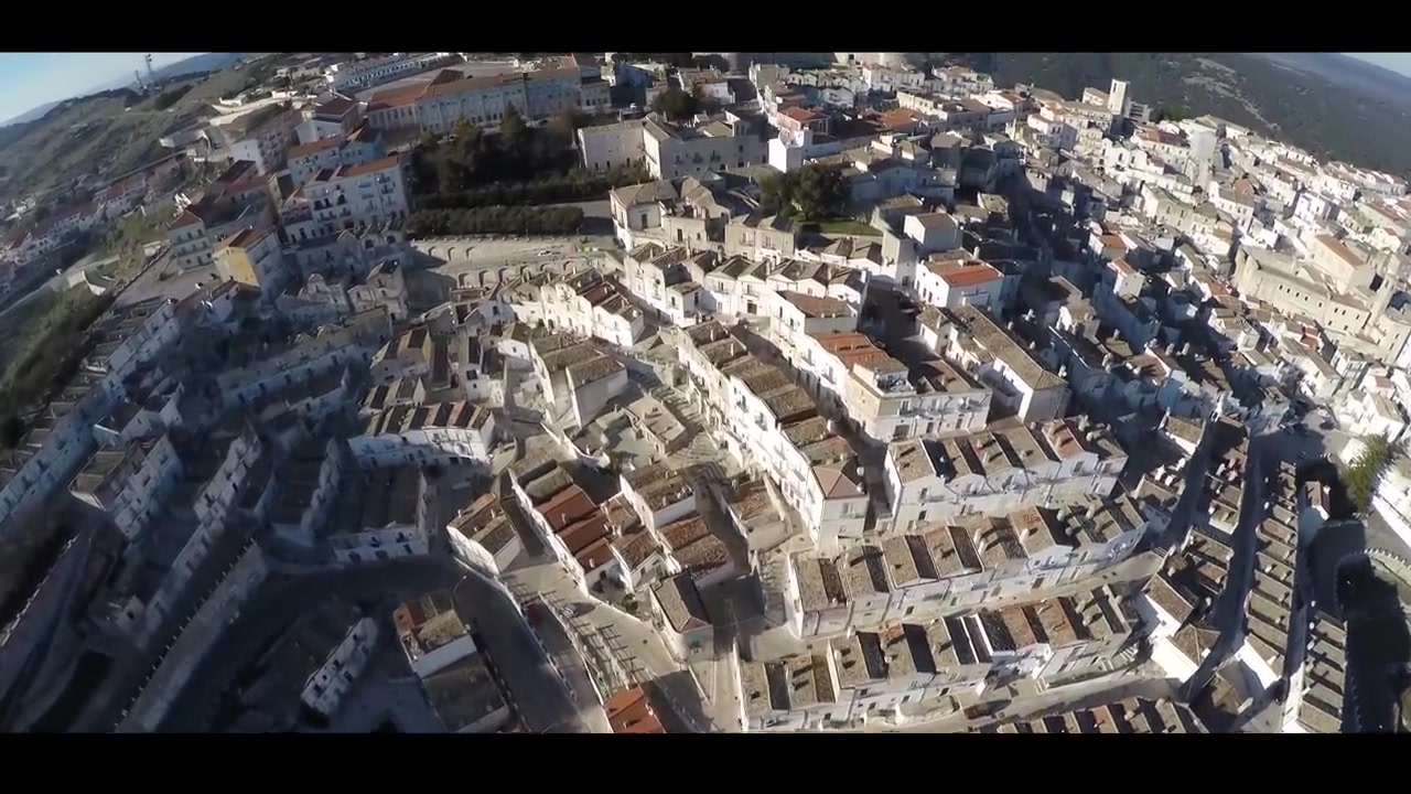 Le case bianche del Rione Junno viste dall’alto